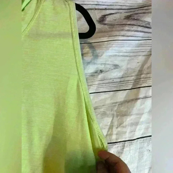 The North Face sleeveless hooded tank top - Picture 3 of 7